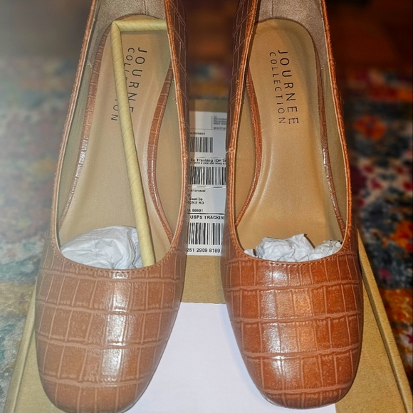 Journee Monalee Brown wide - Picture 1 of 4